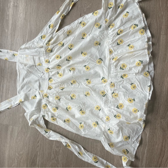 NWT FOREVER 21 dress with pockets. Tie back straps and square cut neck line - Picture 7 of 9